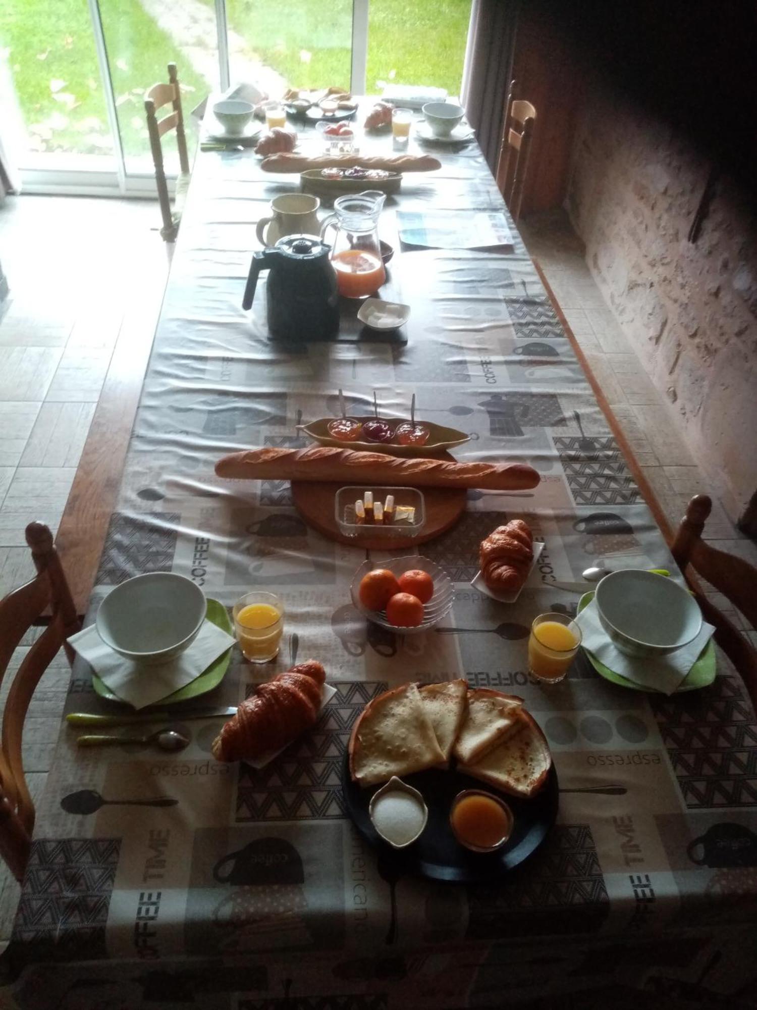 Bed and Breakfast Les Tourterelles Chabournay Exterior foto